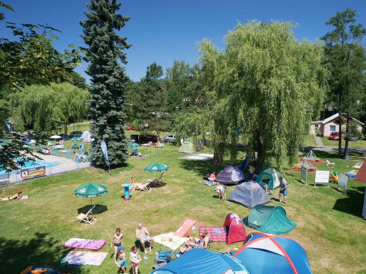 Camping Roznov Hotel Roznov pod Radhostem Exterior photo